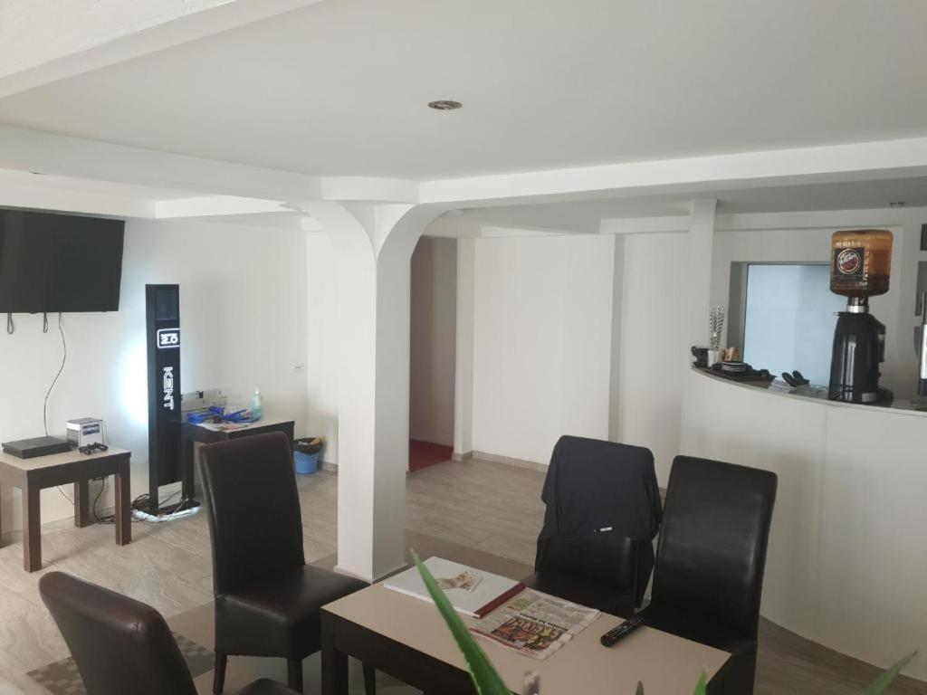 Hotel La Zinculescu Albestii Paminteni Esterno foto